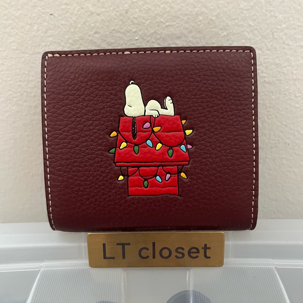 New Coach X Peanuts Snap Wallet With Snoopy Lights Motif wine